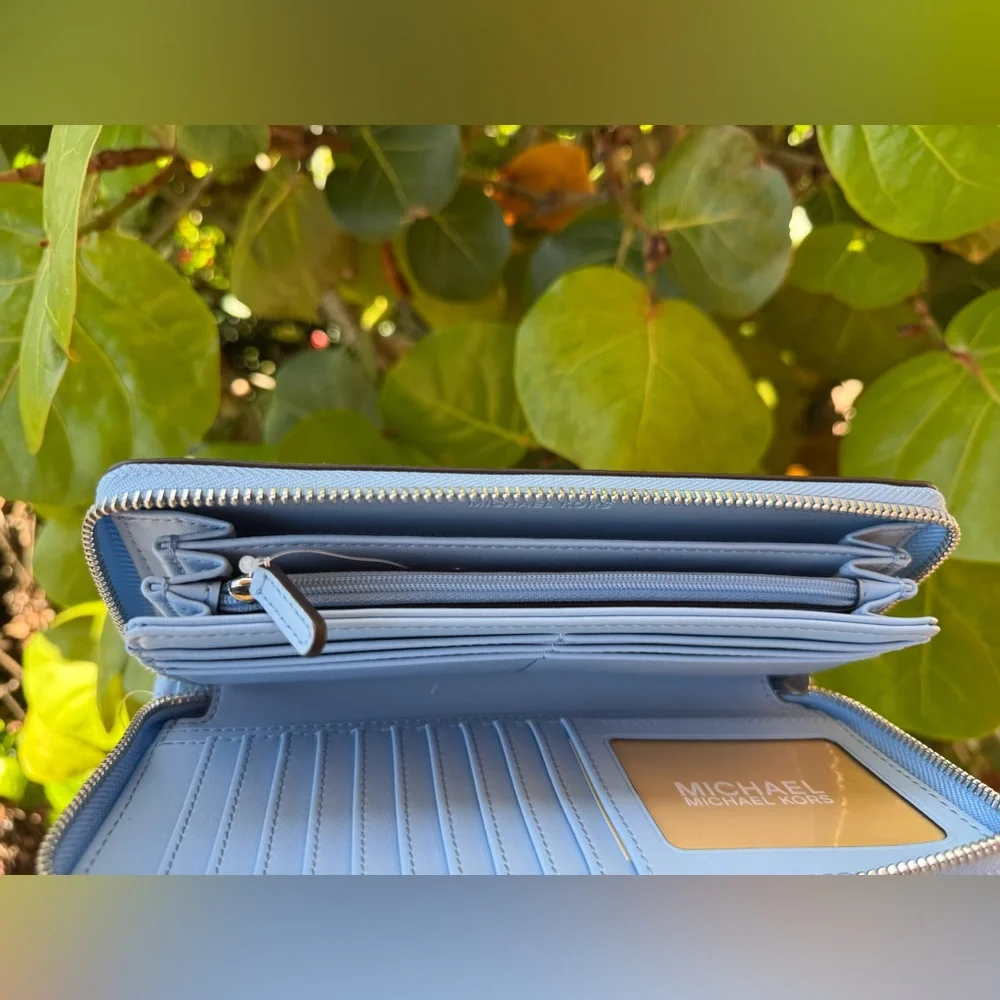 Michael Kors Jet Set Travel LG Continental Wallet Light Sky - Picture 6 of 10